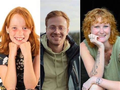 Harige moeder wachtend tot vreemden haar op het strand neuken